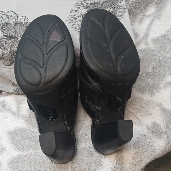 born. Women's Black Heeled Mules Size 6 - Picture 9 of 14